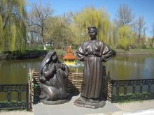 Герои гоголевских повестей у "Миргородской лужи"