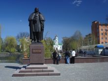 Памятник Н. В. Гоголю в центре города у "Миргородской лужи" (Полтава и область)