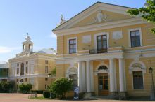 Боковые флигели главного дворца