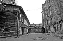 Сохранились даже деревянные постройки. Варшавскую Прагу не затронули войны (Польша)