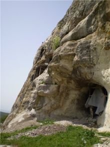 Монастырские пещеры в Мангупе (Крым)