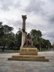 Памятник знаменитому писателю Сенкевичу (Польша)