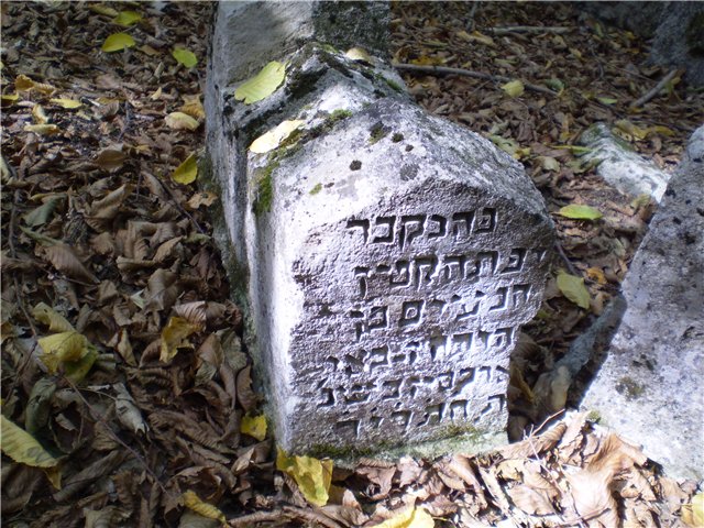 Фото достопримечательностей Крыма и ЮБК: Караимские надгробия