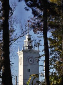 В архитектуре симферопольского вокзала есть что-то восточное (Крым)