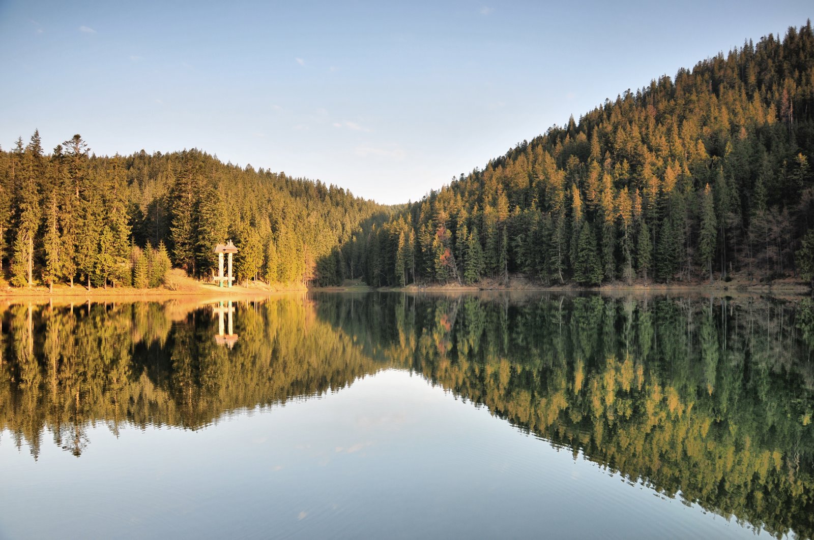 Фото достопримечательностей Карпат и Закарпатья: Самое высокое озеро в Украине &mdash; Синевир