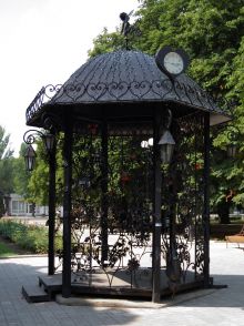 Беседка влюбленных в парке кованых фигур Донецка