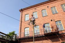 Еще один велосипедист, но уже на канате (Страны Скандинавии)