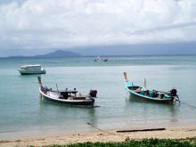 Пляж Равай (Rawai beach), помимо чистоты, привлекает близкорасположенным Музеем раковин (Тайланд)