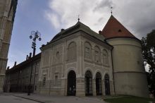 Башня при кафедральном соборе. В 1880 г. была разрушена, а затем воссоздана (Хорватия)