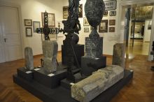 Старинные церковные надгробия в городском музее Загреба (Хорватия)