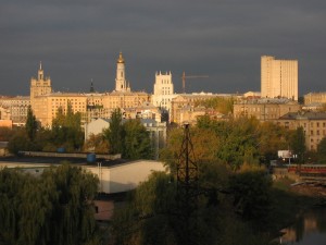 Вид на Харьков: здание Госпрома, колокольня успенского собора, башенки мэрии. (Харьков и область)