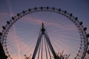 Красивый вид на "Лондонский глаз" (Лондон)