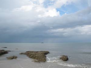 Каменистый пляж курорта Хуа Хин (Тайланд)