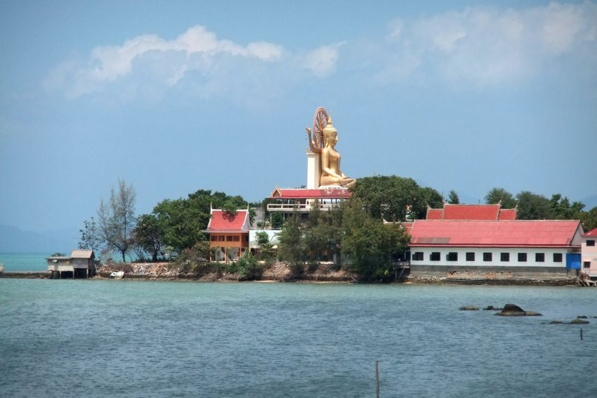 Фото достопримечательностей Таиланда: Статуя Будды. Вид с пирса