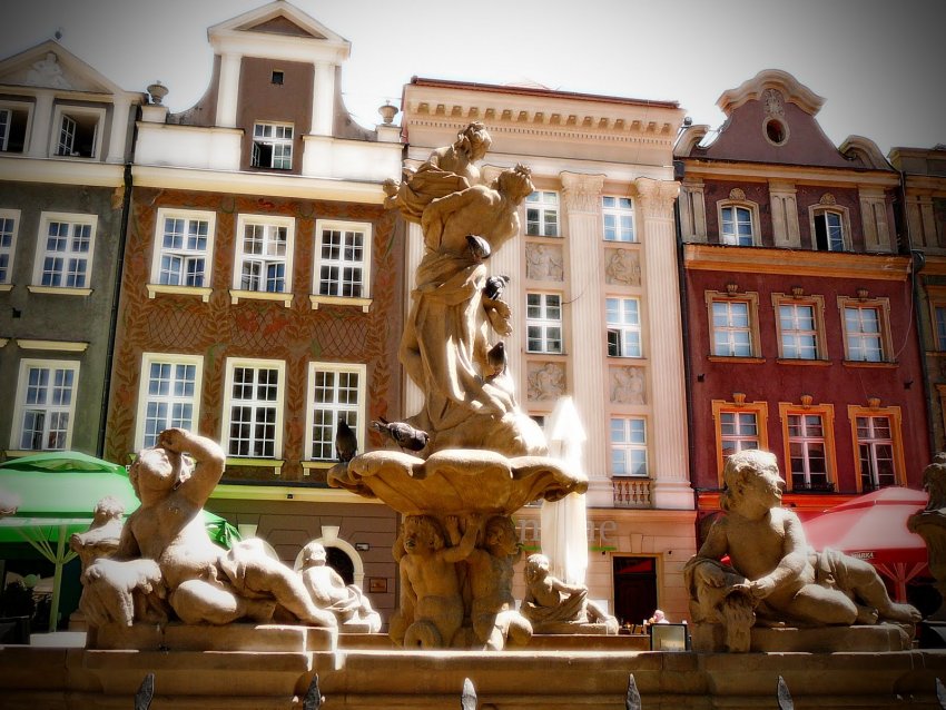 Фото достопримечательностей Польши: Фонтан с сюжетом &mdash; похищение Прозерпины Плутоном