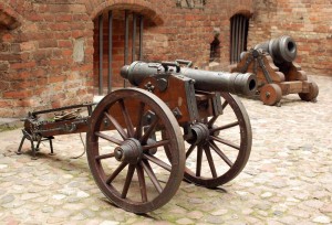 Пушки во дворе музея Большого Арсенала (Польша)