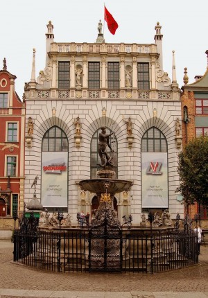 Фонтан Нептуна во Дворе Артуса (Польша)