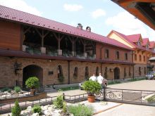 В Ужгороде немало комфортабельных отелей, это вид на отель «УнгварЪскій» (Ужгород)