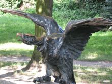 Скульптура сокола недалеко от замка (Ужгород)