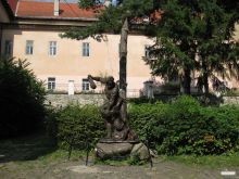 Скульптура "Геракл, убивающий Гидру» (1842 г.) возле Ужгородского замка (Ужгород)