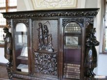 Сервант ручной работы в краеведческом музее (Ужгород)