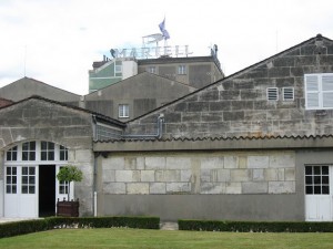 Коньячный дом Martell со своим музеем и подвалом с бочками (Франция)