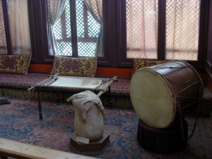 Музыкальные инструменты в гареме (Крым)