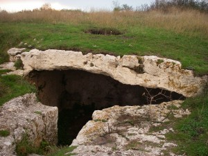 Хозяйственная пещера на Мангуп-Кале (Крым)