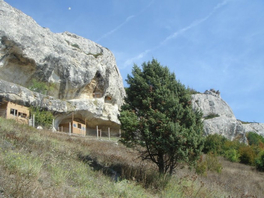 Фото достопримечательностей Крыма и ЮБК: Пещерный монастырь Челтер