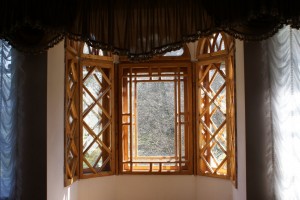 Деревянное оконце в Качановском дворце (Чернигов и область)