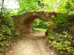 Качановский декоративный мостик в лучах осеннего солнца (Чернигов и область)