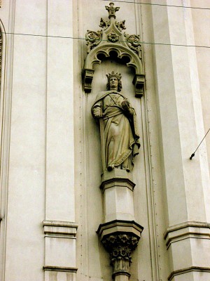 Скульптура у входа в Этнографический музей (Германия)