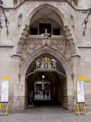 Вход в Новую Ратушу (Германия)