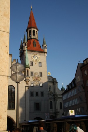 Старая Ратуша на Мариенплатц (Германия)