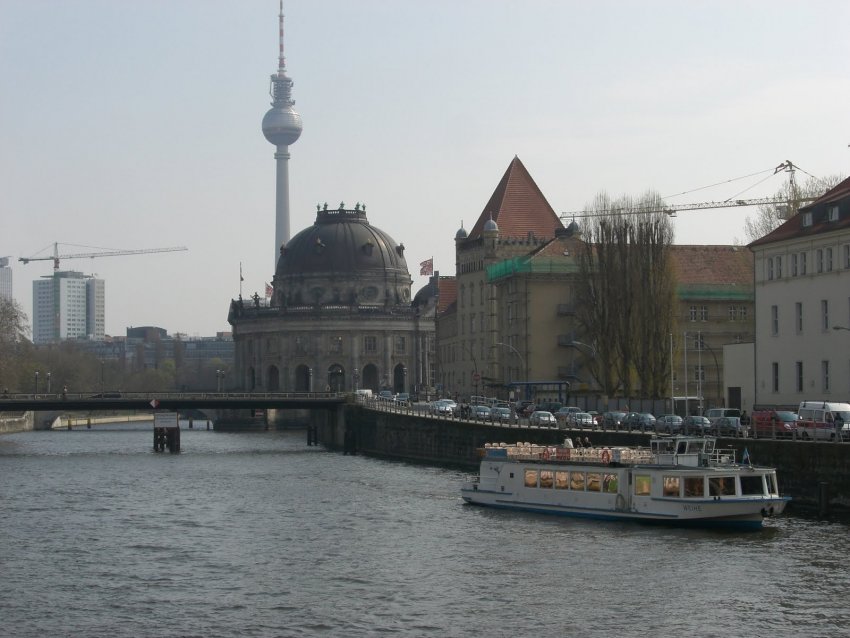 Фото достопримечательностей Германии: Музейный остров в дымке тумана