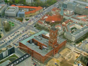 Вид на Красную ратушу с птичьего полета (Германия)