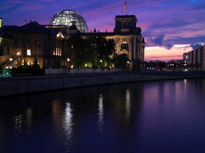 Северный фасад рейхсдага. Вид ночью (Германия)