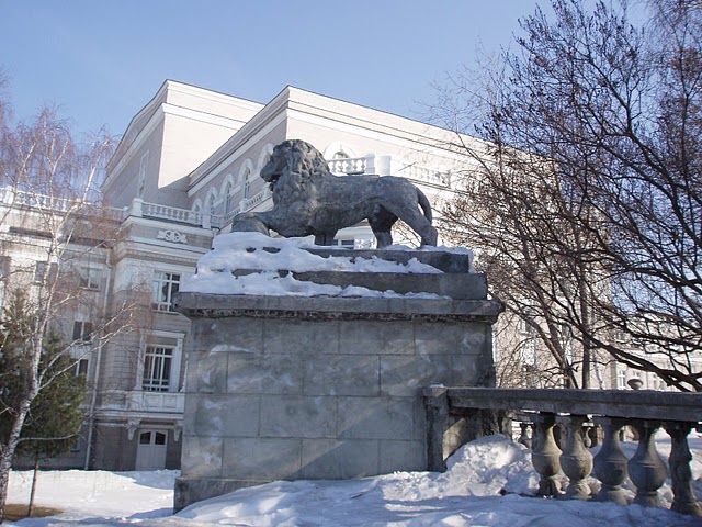 Фото достопримечательностей Урала: Около оперного театра