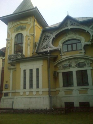 Здание Макаронной фабрики - пример архитектуры в стиле модерн (Золотое Кольцо России)