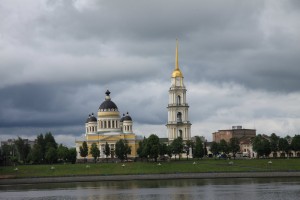 Спасо-Преображенский собор в Рыбинске. Вид со стороны Волги (Золотое Кольцо России)