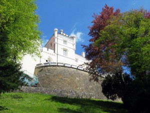 Замок Тракошчан. Сочетание белоснежного дворца и средневековых укреплений (Хорватия)