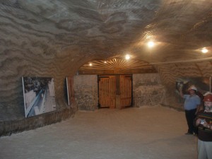 Комната с картинной галереей (Донецк и область)