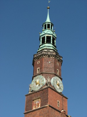 Величественная башня старинной Ратуши (Польша)