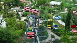 Канатная дорога, соединяющая нижнюю и верхнюю часть зоопарка (Чехия)