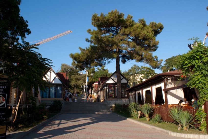 Фото достопримечательностей Кавказа и Черноморского побережья: Традиционный для Геленджика архитектурный ансамбль