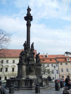 Чумная колонна на Градчанской площади (Чехия)