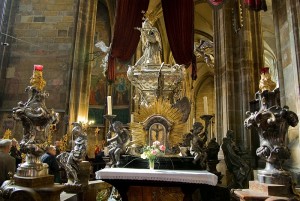 Алтарь в Соборе Св. Вита