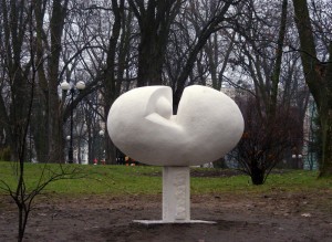 Необычная скульптура в Мариинском парке (Киев и область)