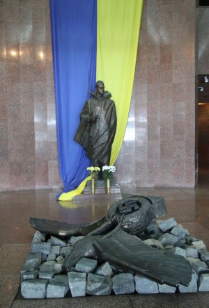 Экспозиция в вестибюле Великой Отечественной войны (Киев и область)