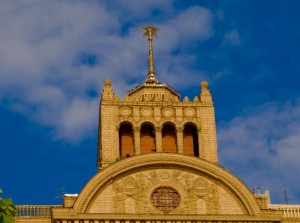 Архитектура Крещатика. Красная звезда как украшение здания (Киев и область)